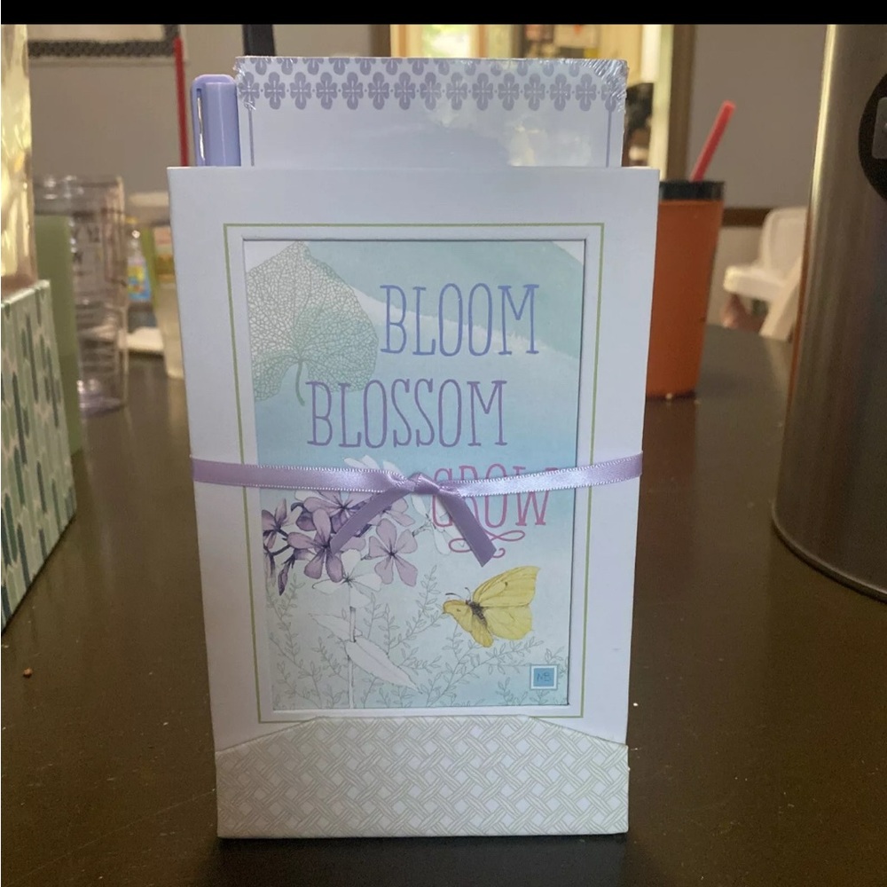 Hallmark Marjolein Bastin Desk Frame Accessory